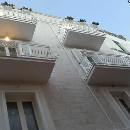 Dimora Maio Πανσιόν